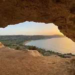 F8 1 Seaview Room, Living And Bathroom Shared , Stjulians