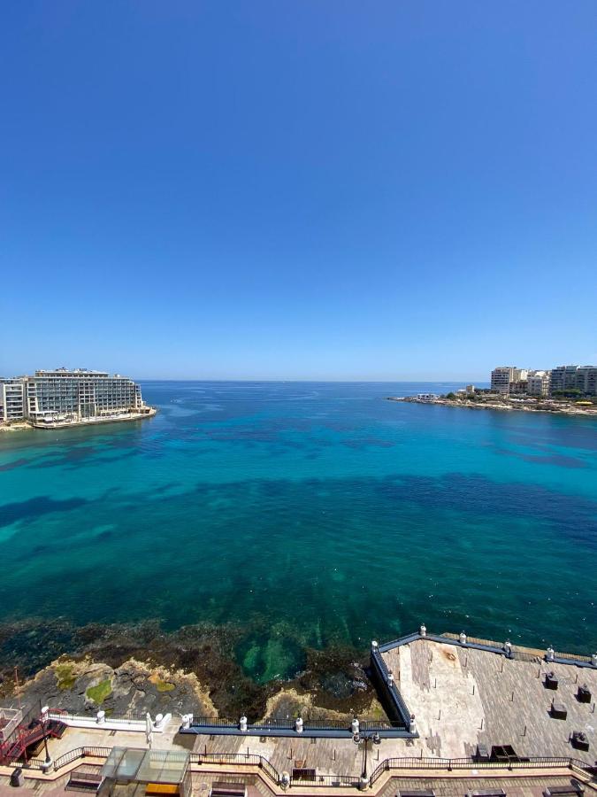 F8 1 Seaview Room, Living And Bathroom Shared , Stjulians Homestay Saint Julian's