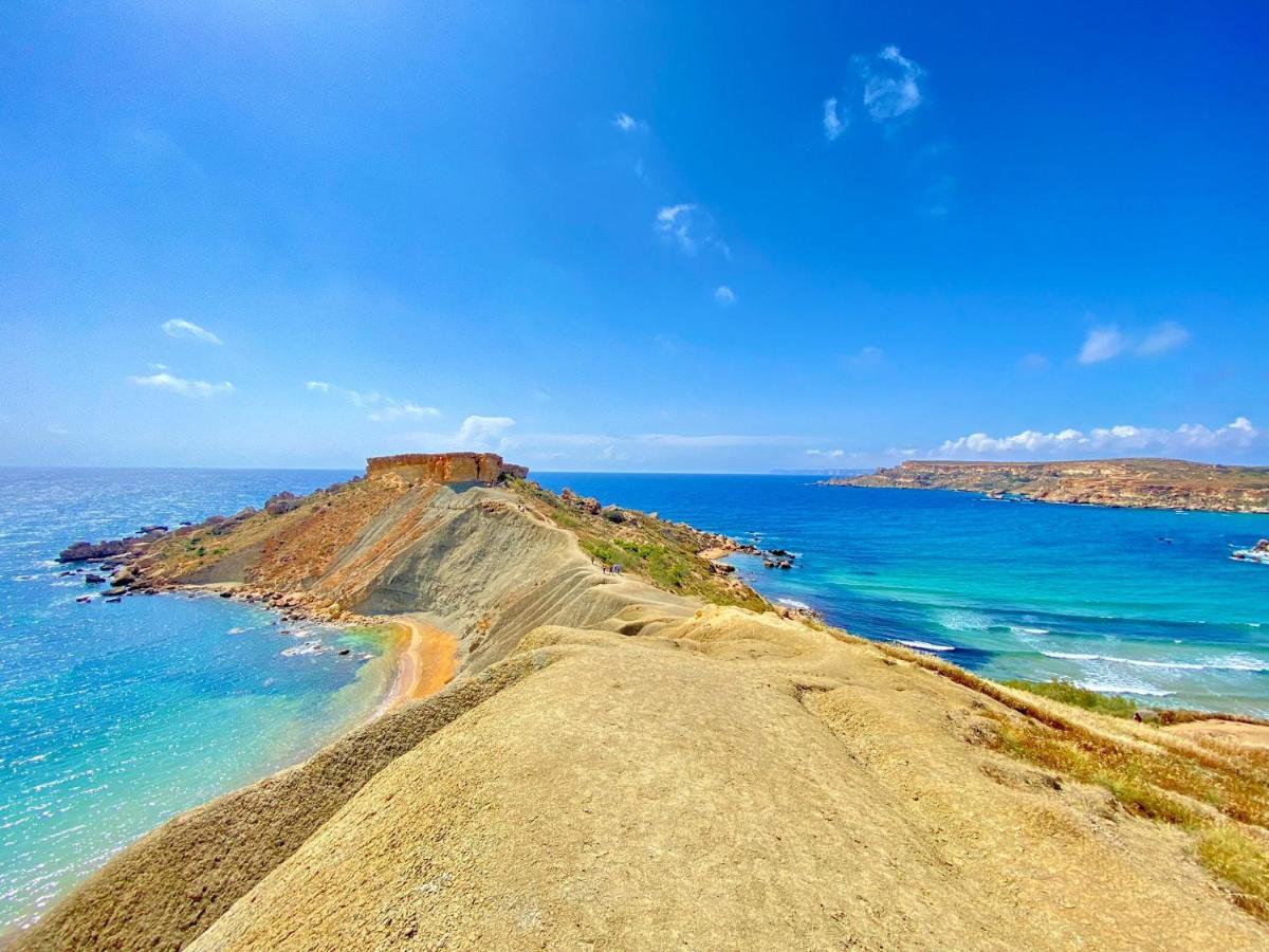 F8 1 Seaview Room, Living And Bathroom Shared , Stjulians Homestay Saint Julian's