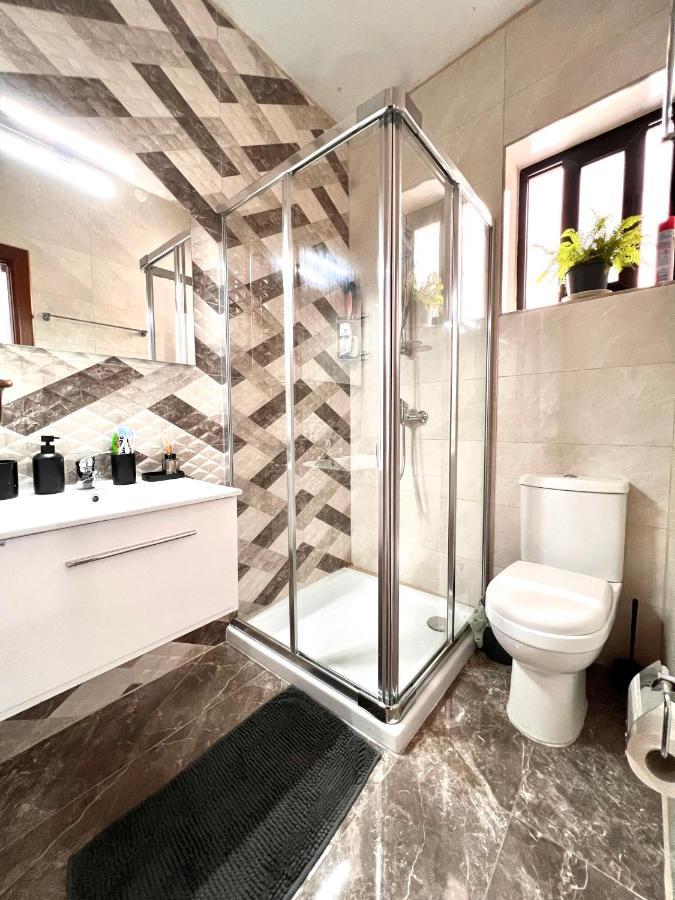 F8 1 Seaview Room, Living And Bathroom Shared , Stjulians *