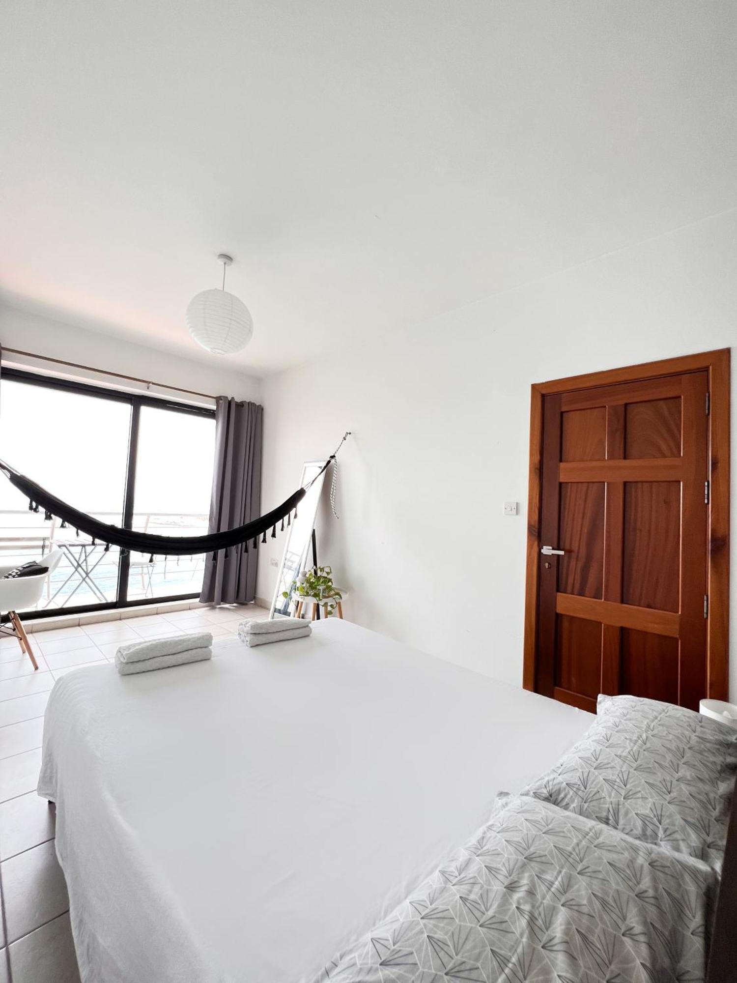 Homestay F8 1 Seaview Room, Living And Bathroom Shared , Stjulians