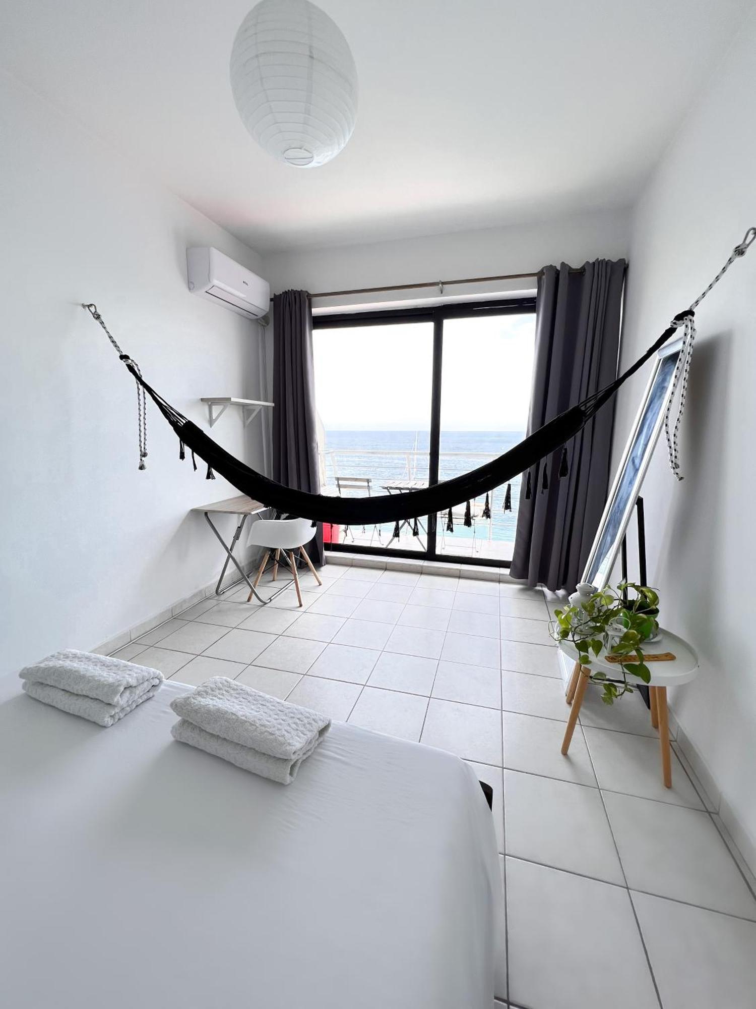 F8 1 Seaview Room, Living And Bathroom Shared , Stjulians Homestay Saint Julian's