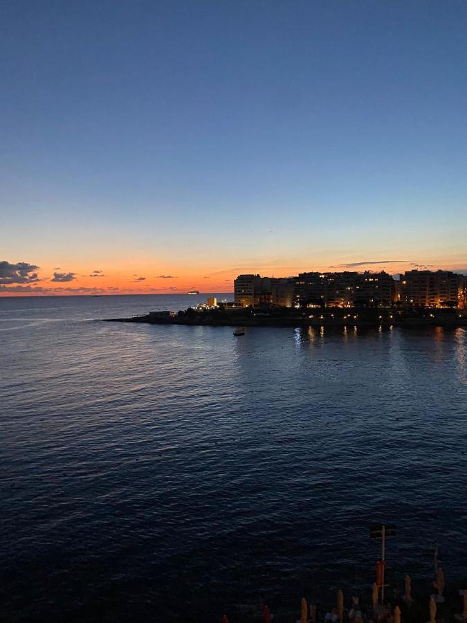 F8 1 Seaview Room, Living And Bathroom Shared , Stjulians